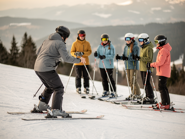 Bild zu Gleiten, Fahren, Rollen – Rollsport, Bootssport, Wintersport: Projektkurs Sport – Skilehrerausbildung für Schüler*innen der Q1