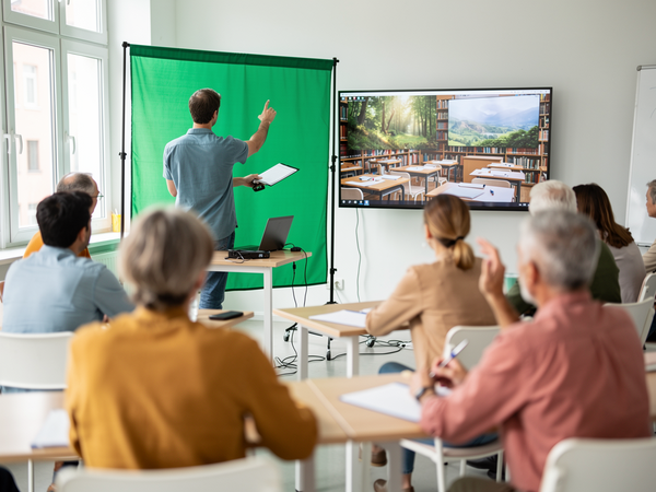 Bild zu Grundschule: Mit dem Greenscreen neue digitale Welten im Deutschunterricht erleben