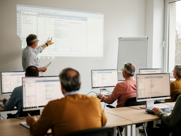 Bild zu Aufbaukurs zur SPS-Programmierung mit SIMATIC S7
und TIA Portal