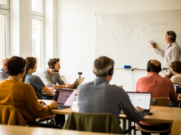 Bild zu DFO II: Mathematische Basiskompetenzen in der Sek I (Modul 3)
"Sprachbildender Mathematikunterricht in Klasse 6 bis 8"